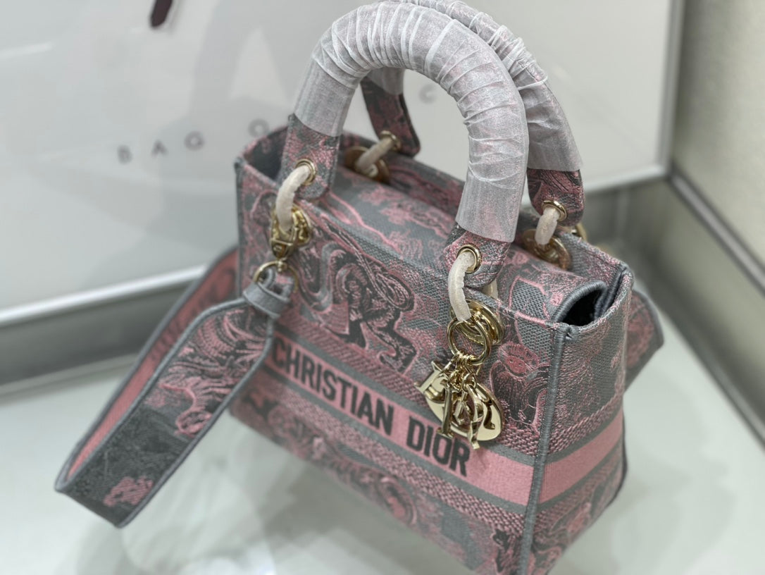 Dior lady d- lite bag