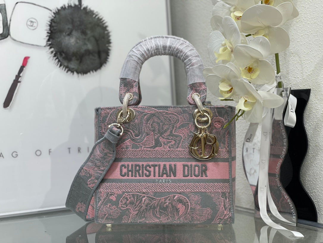 Dior lady d- lite bag