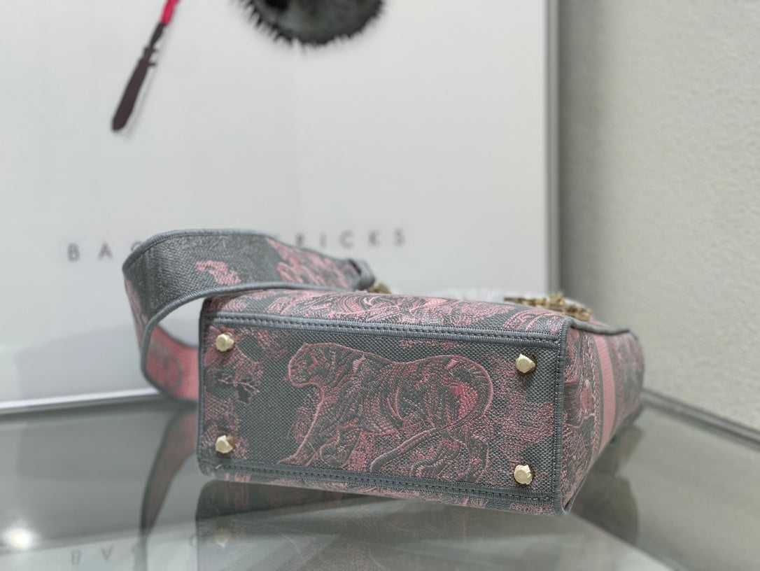 Dior lady d- lite bag