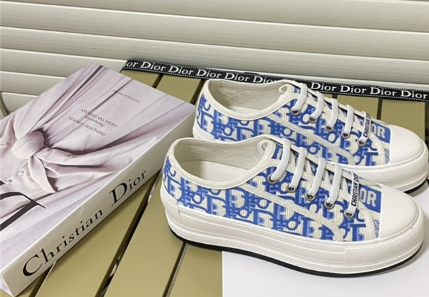 Cd walk n sneakers