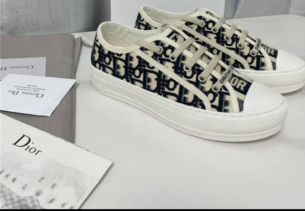 Cd walk n sneakers