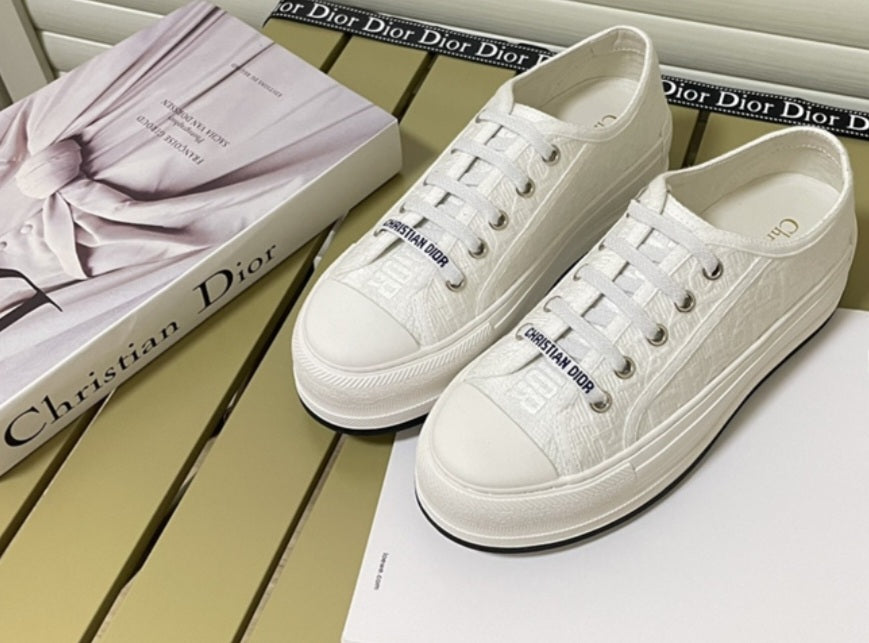 Cd walk n sneakers