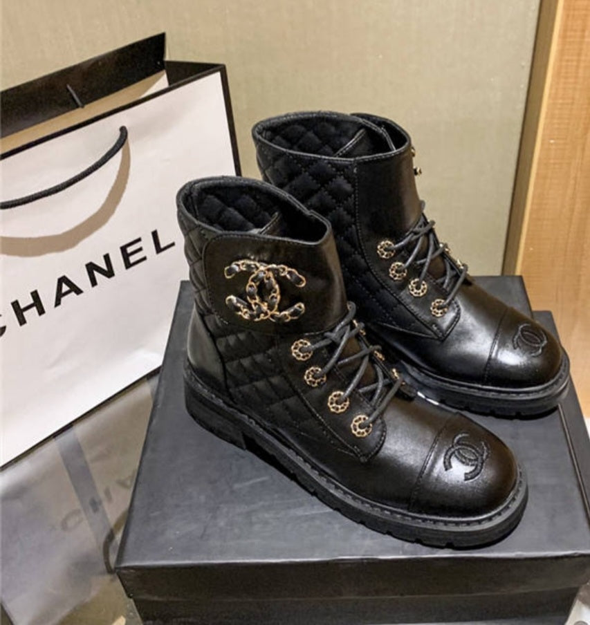 Boots stylish Chanel