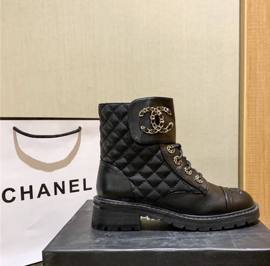 Boots stylish Chanel